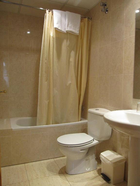 Fonda Agustí Hotel Esterri d'Àneu Habitación foto